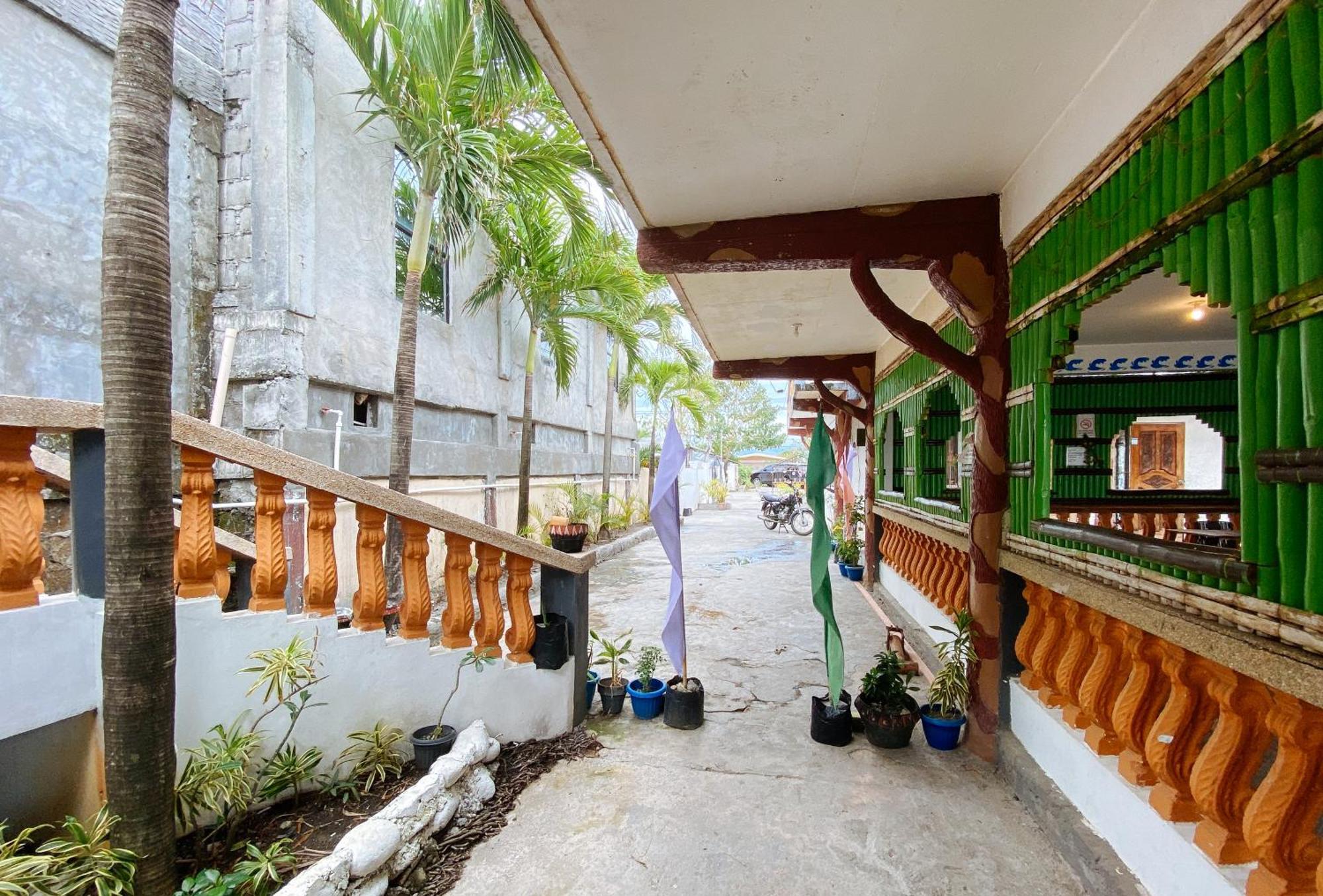 Botolan White Castle Beach Resort Iba Zambales מראה חיצוני תמונה